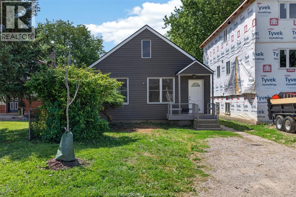 693 South Pacific, Windsor, Ontario N8X 2X1 - Photo 2 - 26013587