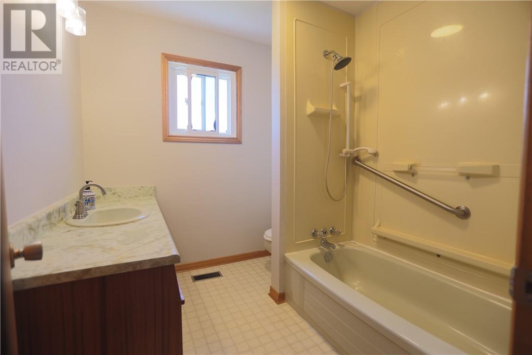 1175 Drummond, Greater Sudbury, Ontario  P3A 2Y2 - Photo 24 - 2128363