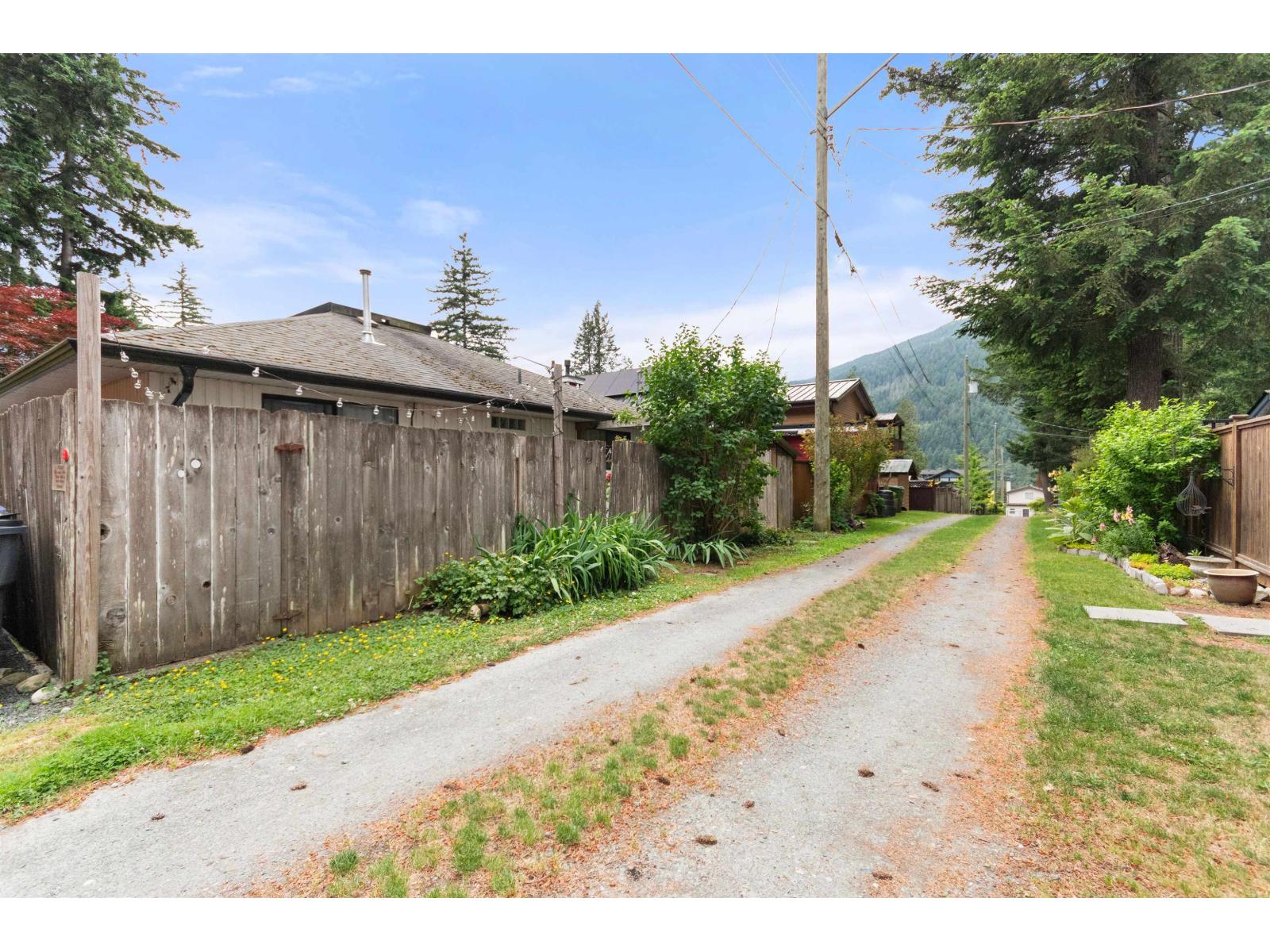372 Cedar Street, Cultus Lake North, Cultus Lake, British Columbia  V2R 4Z1 - Photo 27 - R3133478