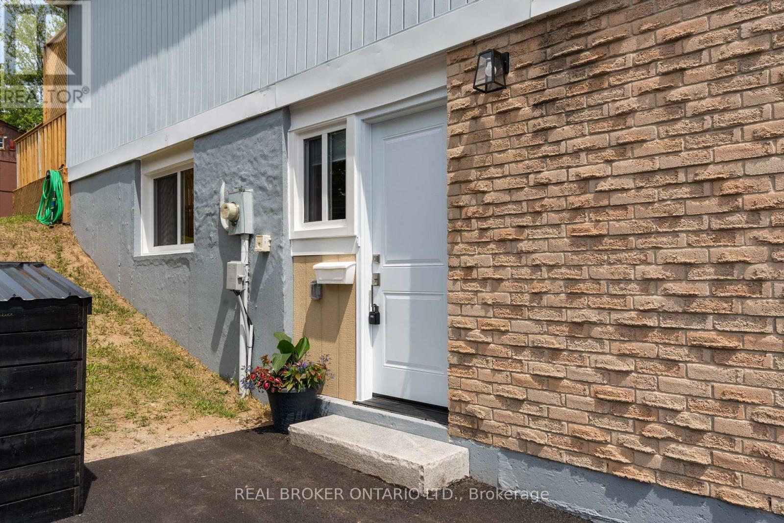 50 Browning Trail, Barrie, Ontario  L4N 4Z5 - Photo 3 - S13420606