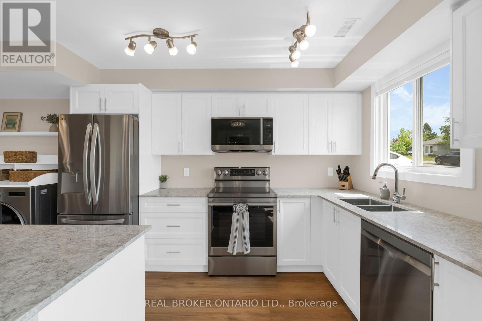 50 Browning Trail, Barrie, Ontario  L4N 4Z5 - Photo 6 - S13420606