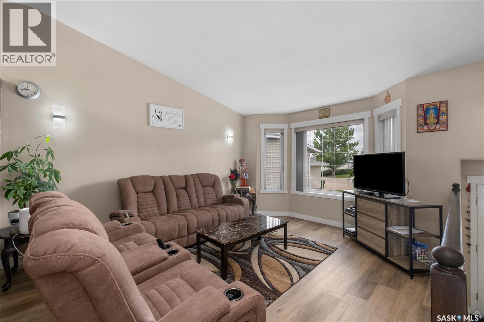 19 Mooney Place, Prince Albert, Saskatchewan  S6V 8C4 - Photo 2 - SK038121