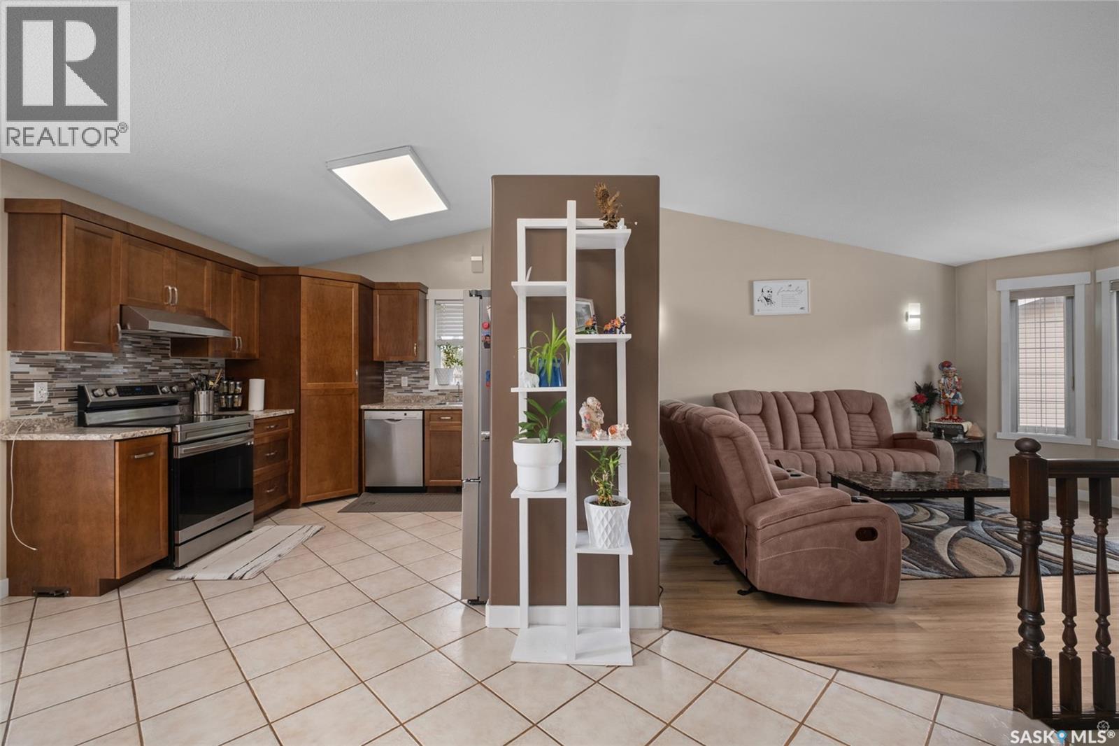 19 Mooney Place, Prince Albert, Saskatchewan  S6V 8C4 - Photo 5 - SK038121