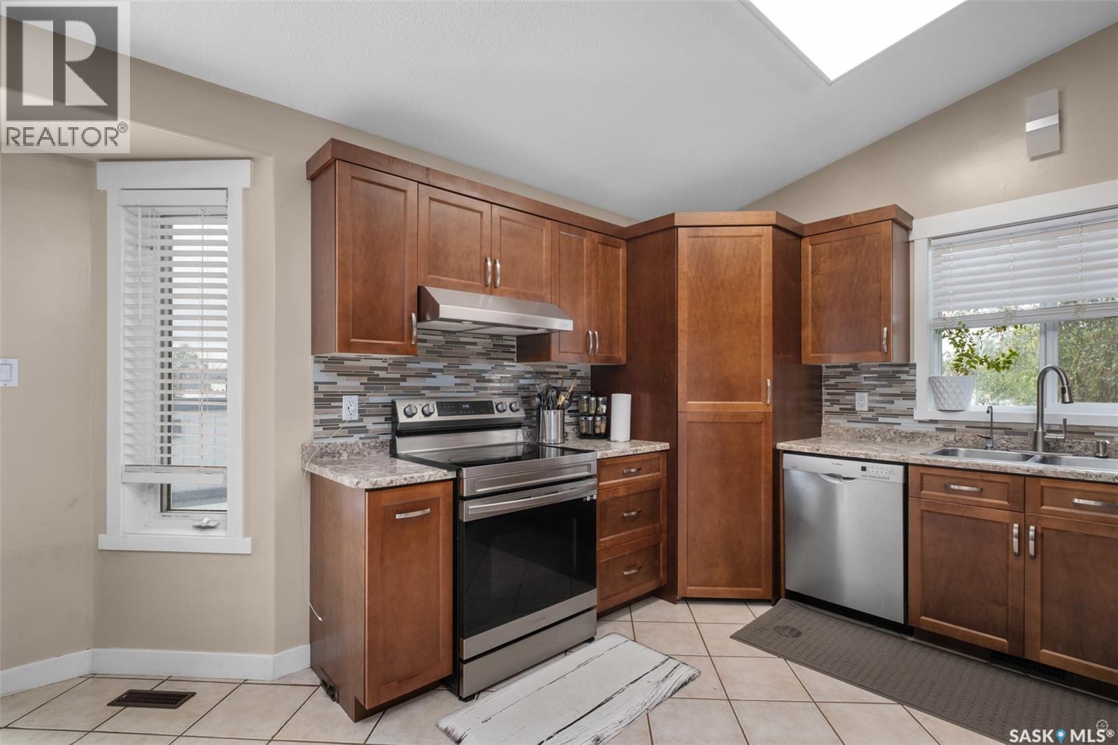 19 Mooney Place, Prince Albert, Saskatchewan  S6V 8C4 - Photo 7 - SK038121