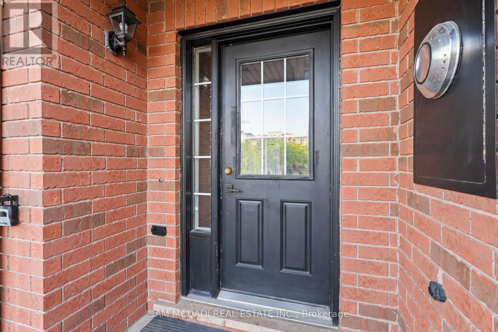 3086 Stornoway Circle, Oakville, Ontario  L6M 5J1 - Photo 2 - W13420534