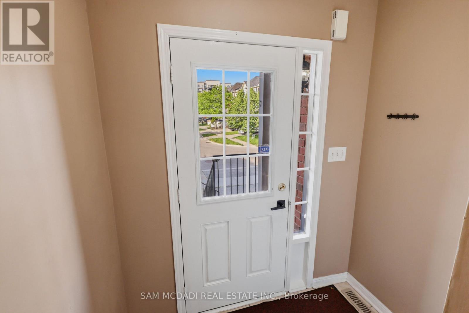 3086 Stornoway Circle, Oakville, Ontario  L6M 5J1 - Photo 3 - W13420534