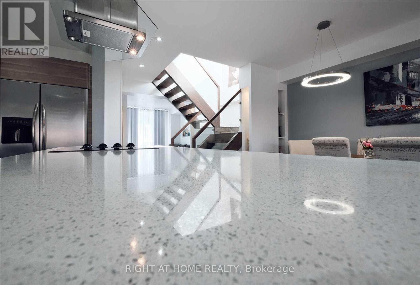 206 Gamma Street, Toronto, Ontario  M8W 4G5 - Photo 3 - W13420630