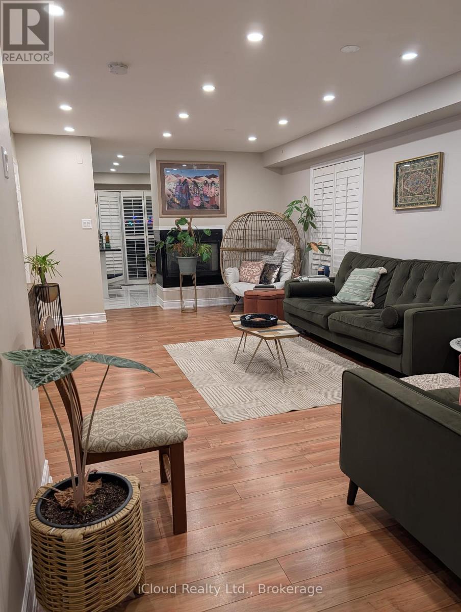 5470 Palmerston Crescent, Mississauga, Ontario  L5M 5Z8 - Photo 5 - W13420636