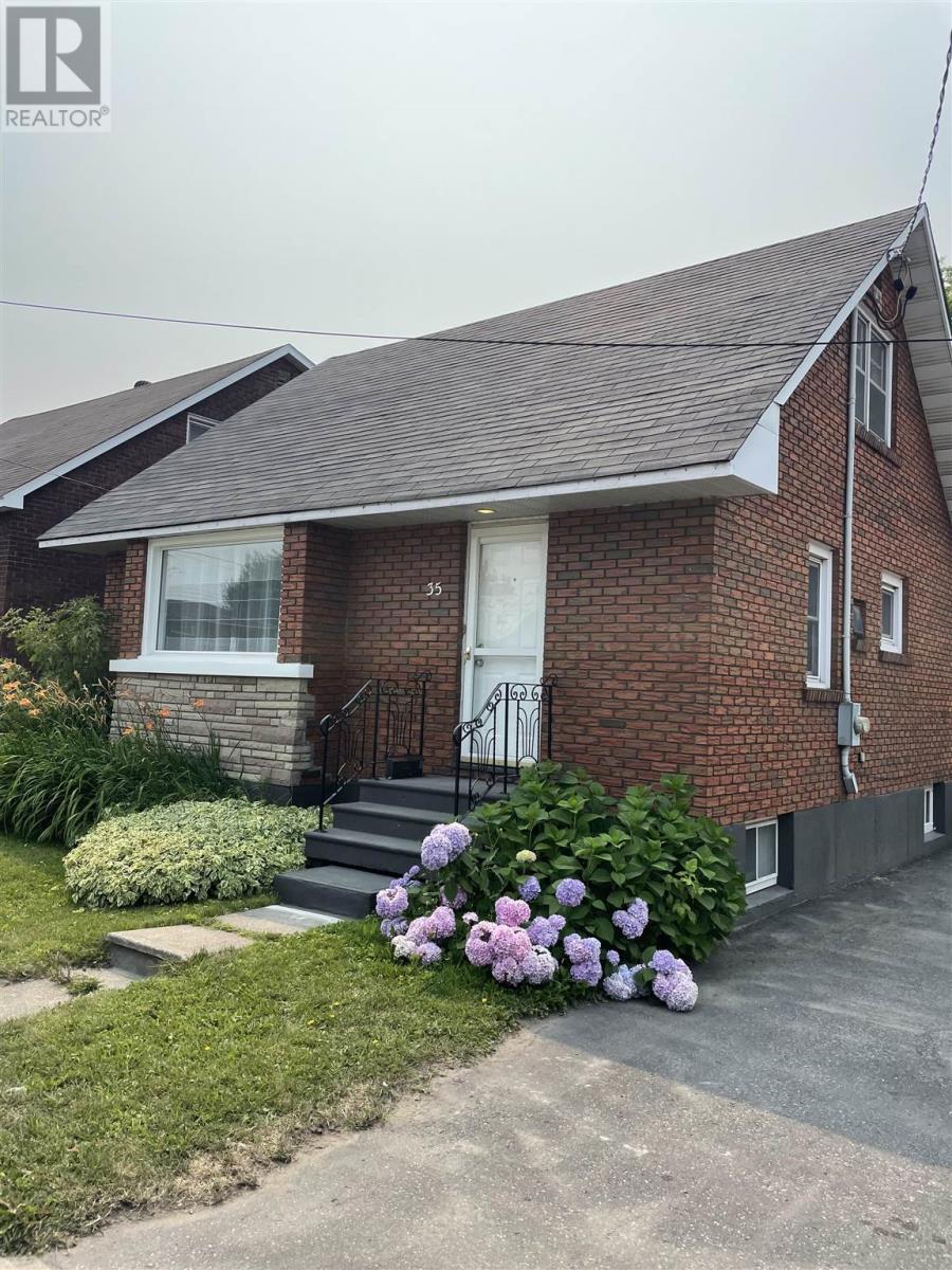 35 Wallace Ter, Sault Ste. Marie, Ontario  P6C 1K2 - Photo 1 - SM261232