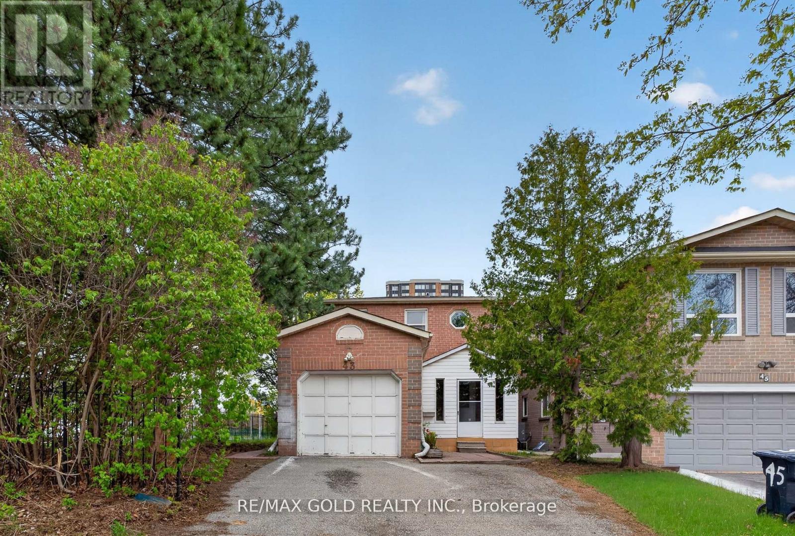 BSMT - 43 SAINTSBURY SQUARE, Toronto, Ontario