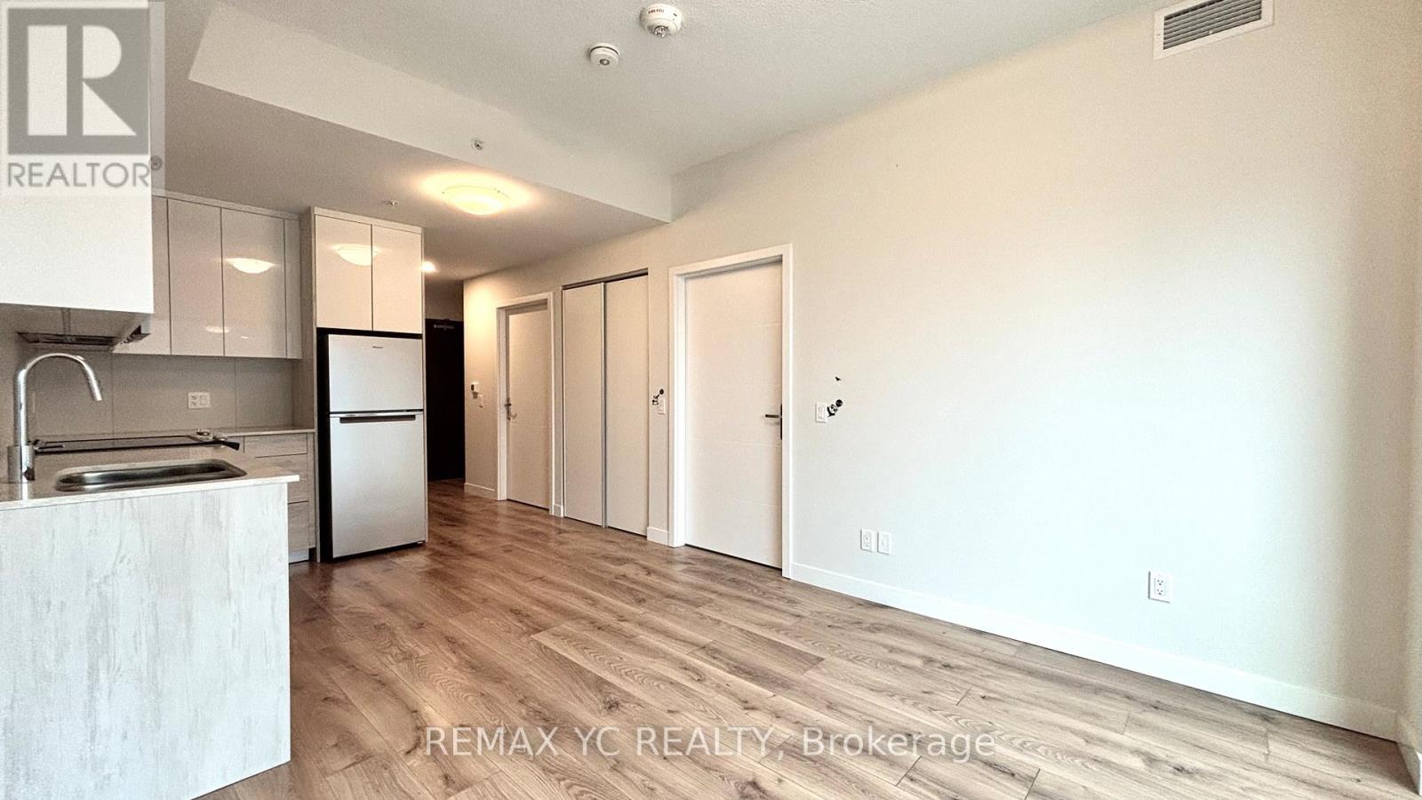 405 - 60 Frederick Street, Kitchener, Ontario  N2H 0C7 - Photo 3 - X13420582