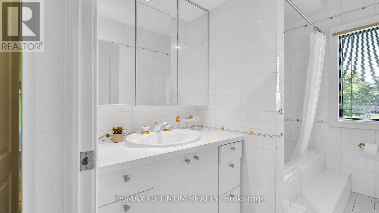 37 Fenton Way, Brampton, Ontario  L6P 0P4 - Photo 31 - W13410354
