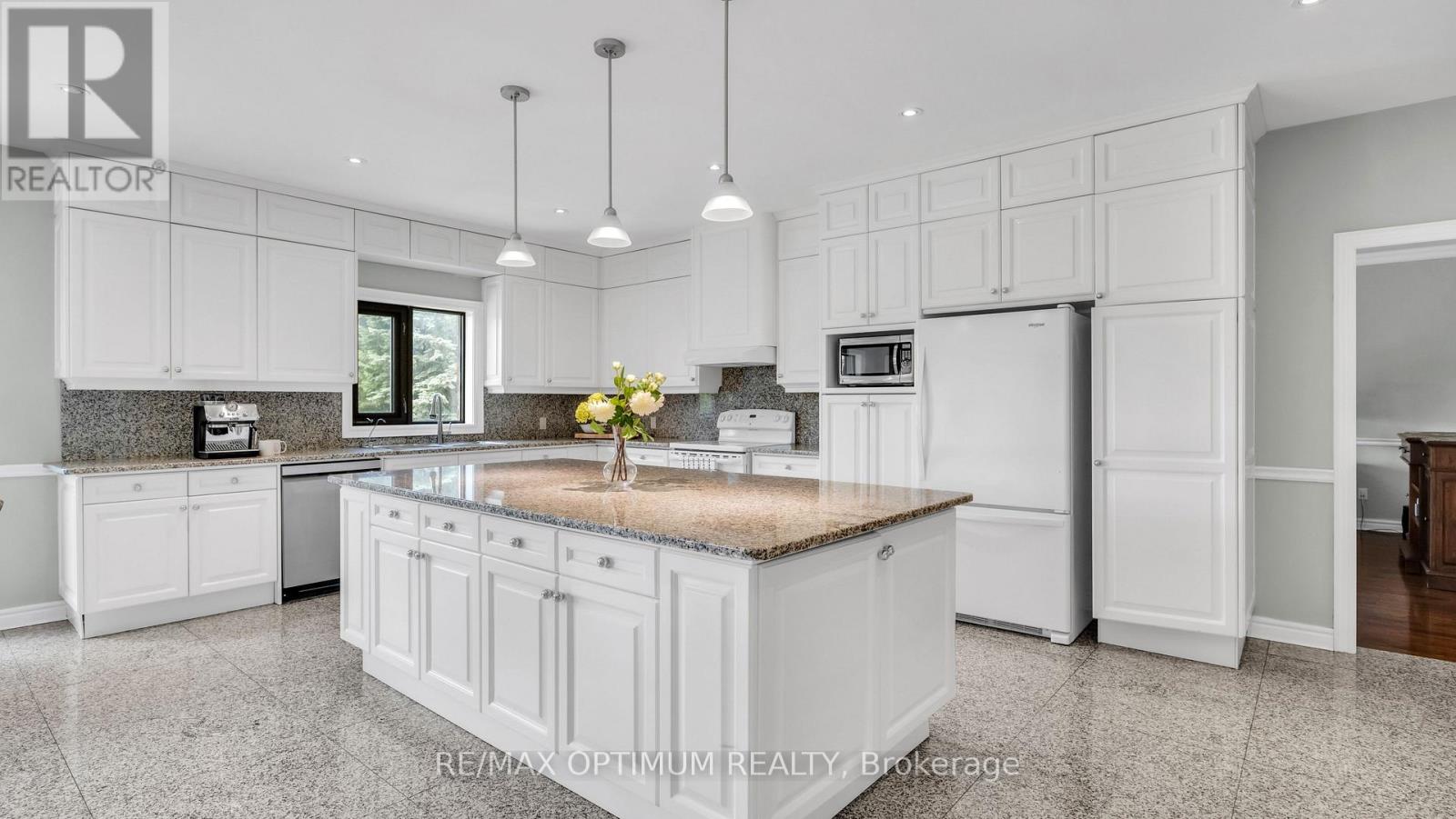 37 Fenton Way, Brampton, Ontario  L6P 0P4 - Photo 11 - W13410354