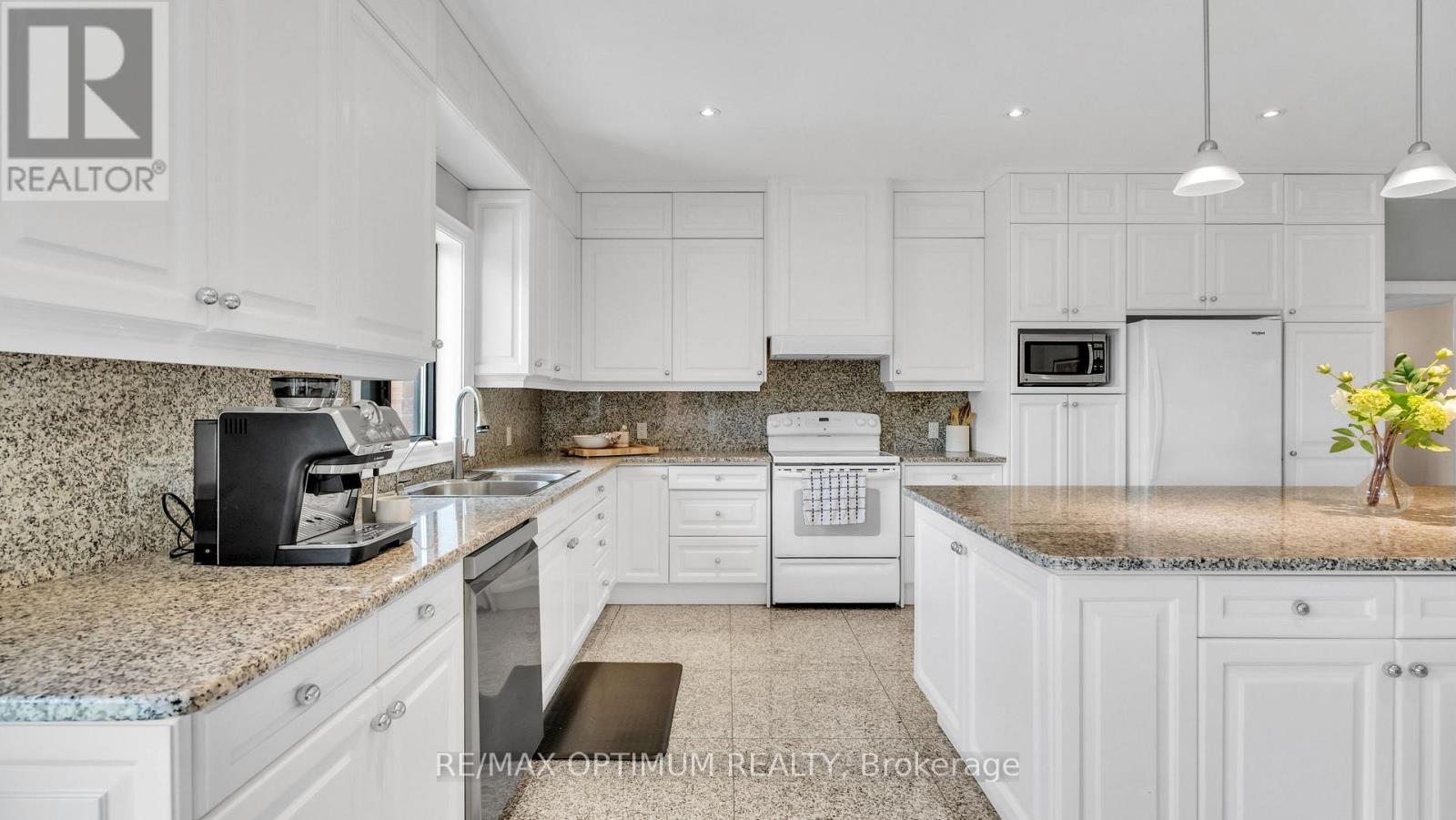37 Fenton Way, Brampton, Ontario  L6P 0P4 - Photo 12 - W13410354