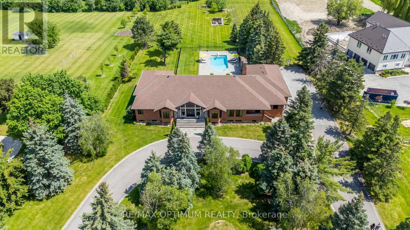 37 Fenton Way, Brampton, Ontario  L6P 0P4 - Photo 1 - W13410354