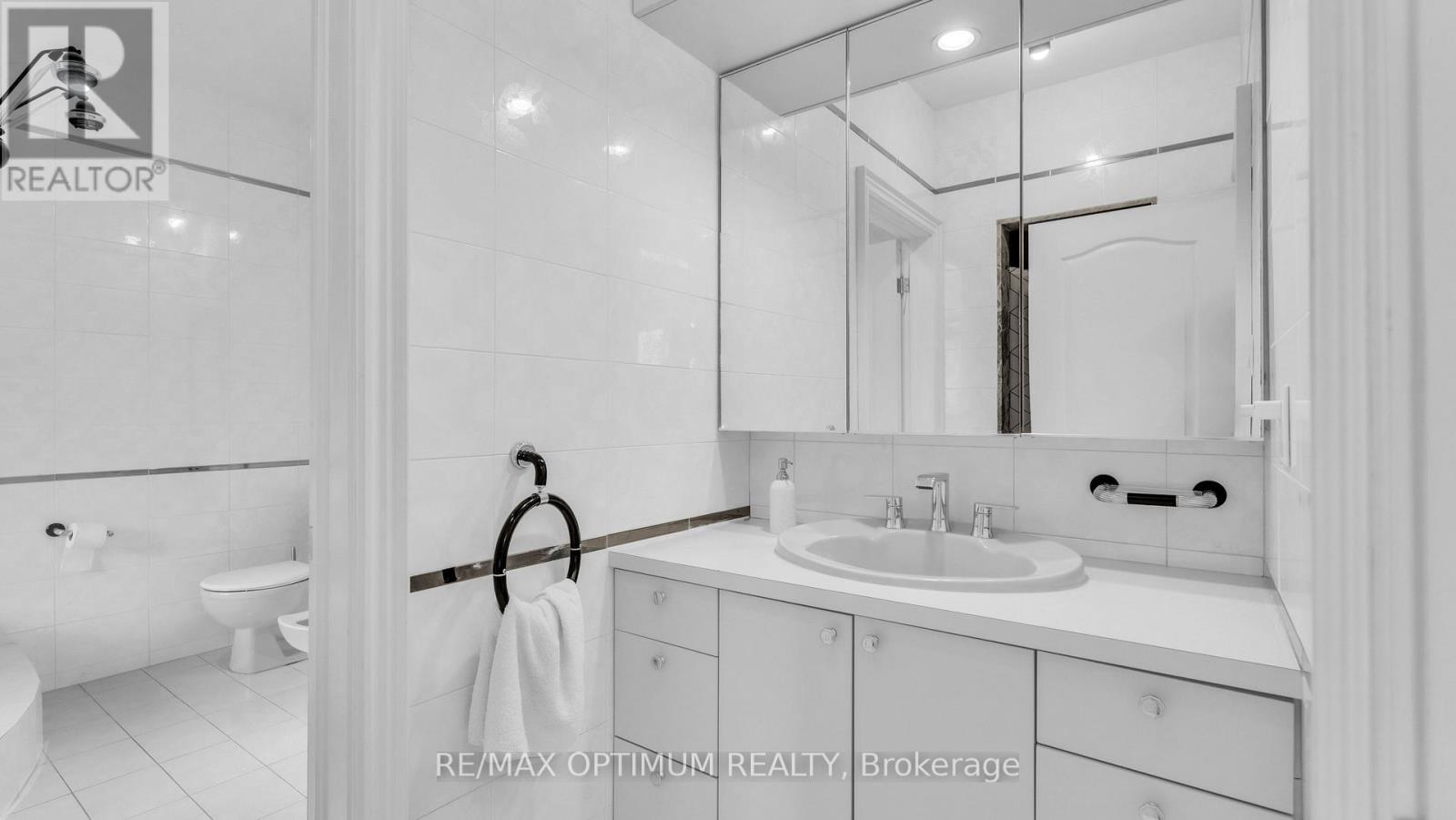 37 Fenton Way, Brampton, Ontario  L6P 0P4 - Photo 23 - W13410354