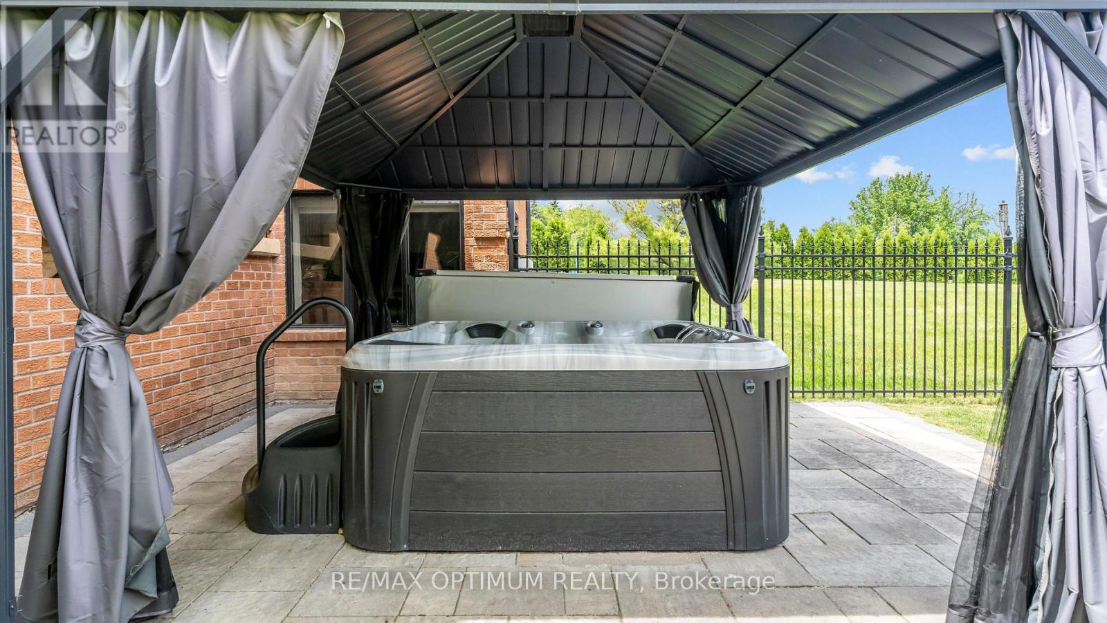 37 Fenton Way, Brampton, Ontario  L6P 0P4 - Photo 46 - W13410354