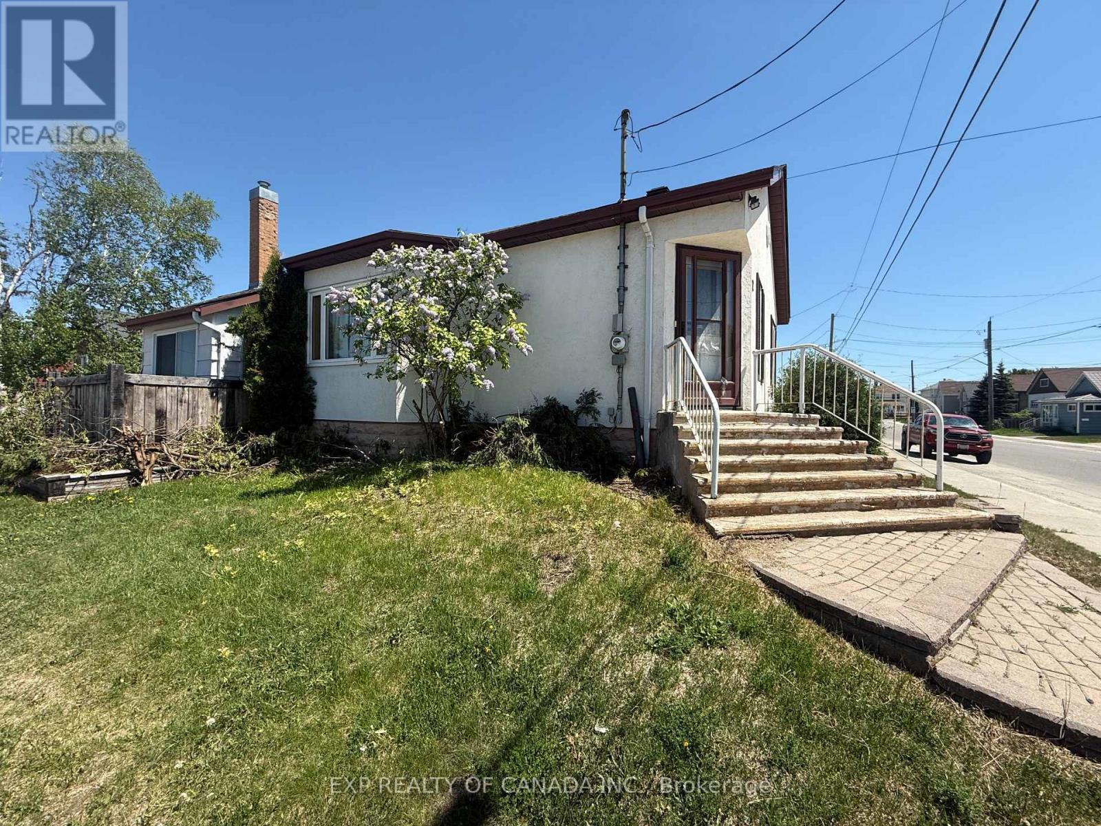 72 WENDE AVENUE, Timmins, Ontario