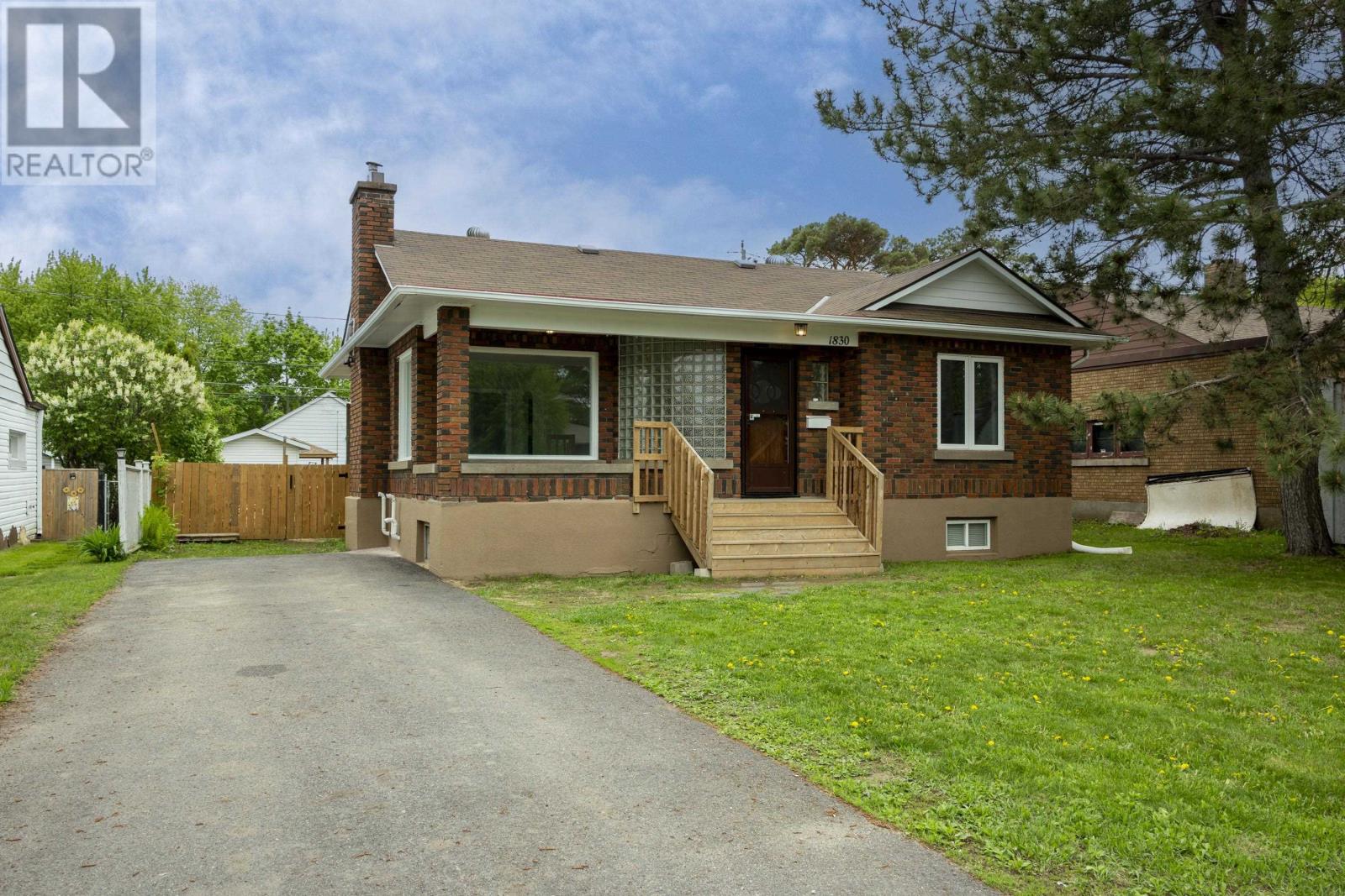 1830 Murray Ave, Thunder Bay, Ontario  P7E 5A8 - Photo 1 - TB2601419