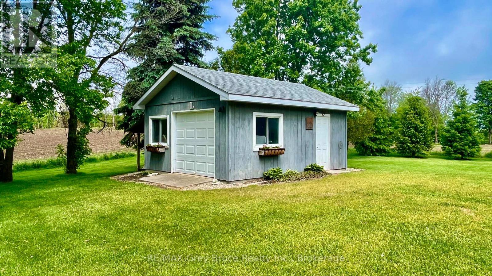 112 Mary Avenue, Georgian Bluffs, Ontario  N4K 5N5 - Photo 5 - X12885680