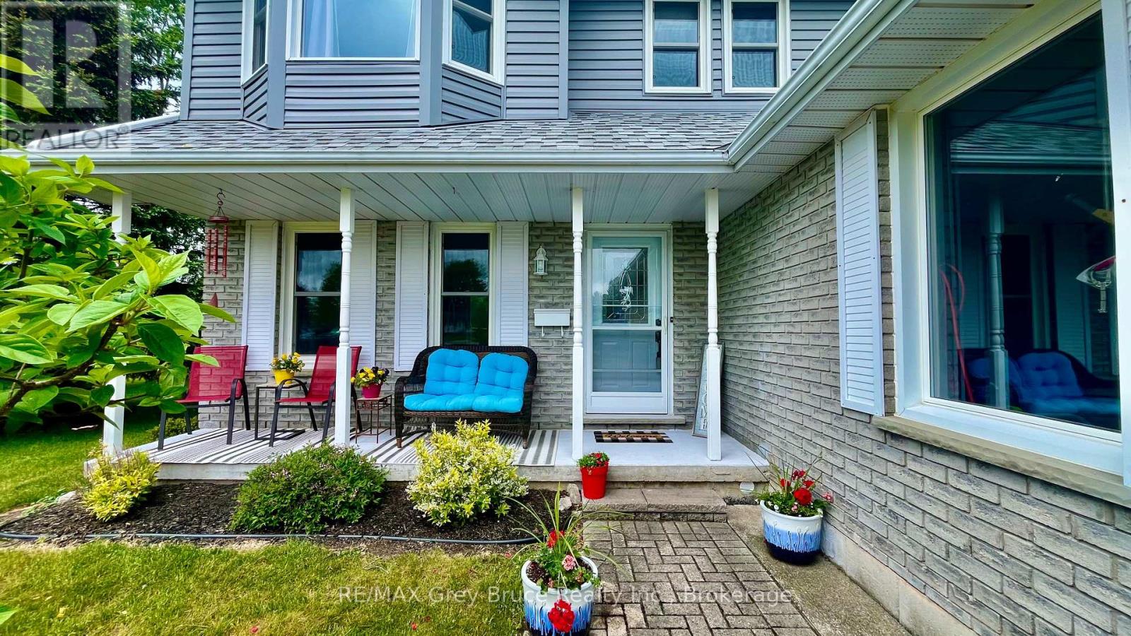 112 Mary Avenue, Georgian Bluffs, Ontario  N4K 5N5 - Photo 4 - X12885680