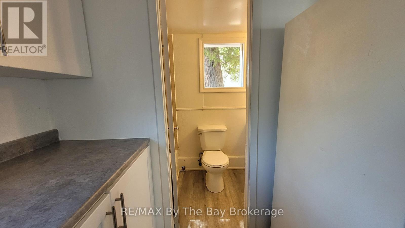 19 Glen Street, Wasaga Beach, Ontario  L9Z 2K5 - Photo 11 - S13420794