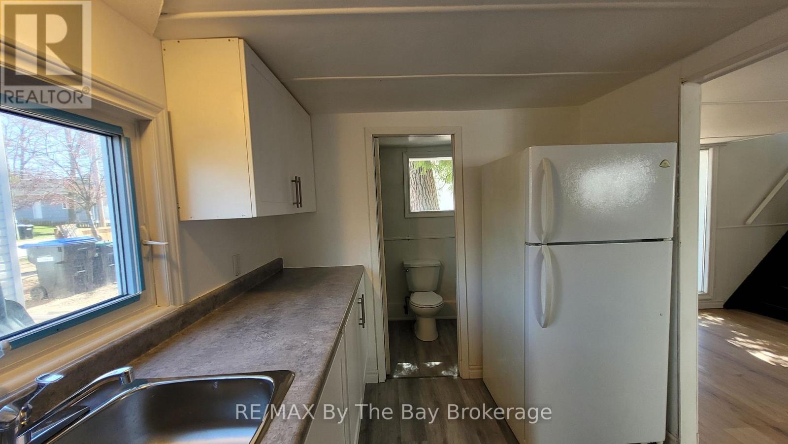 19 Glen Street, Wasaga Beach, Ontario  L9Z 2K5 - Photo 3 - S13420794