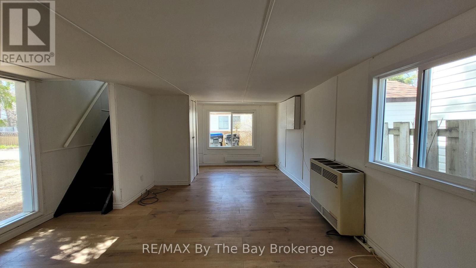 19 Glen Street, Wasaga Beach, Ontario  L9Z 2K5 - Photo 8 - S13420794