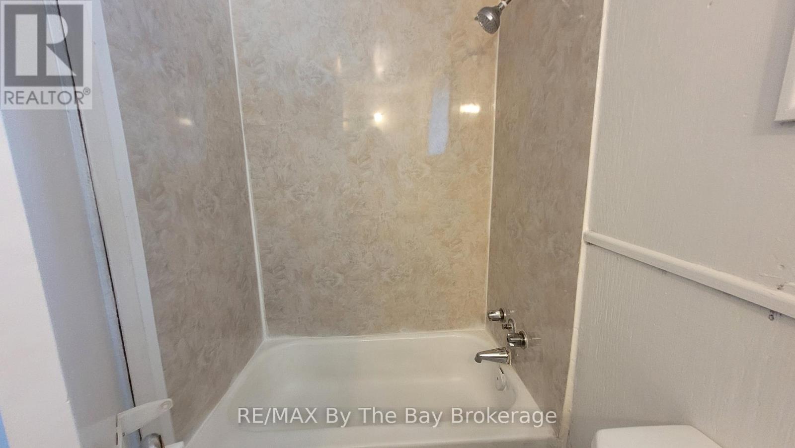 19 Glen Street, Wasaga Beach, Ontario  L9Z 2K5 - Photo 9 - S13420794