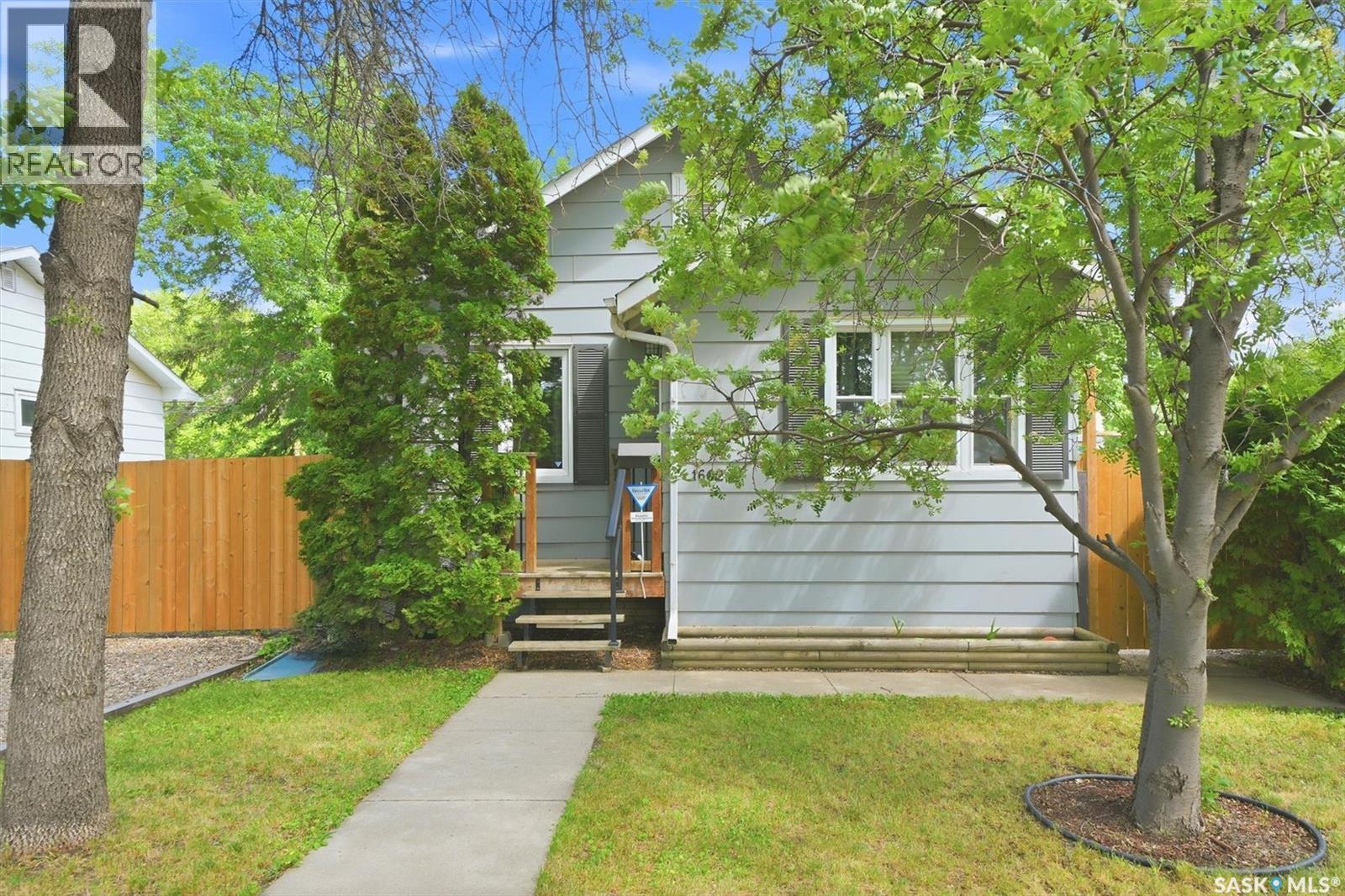 1602 C Avenue N, Saskatoon, Saskatchewan  S7L 1L5 - Photo 1 - SK038656