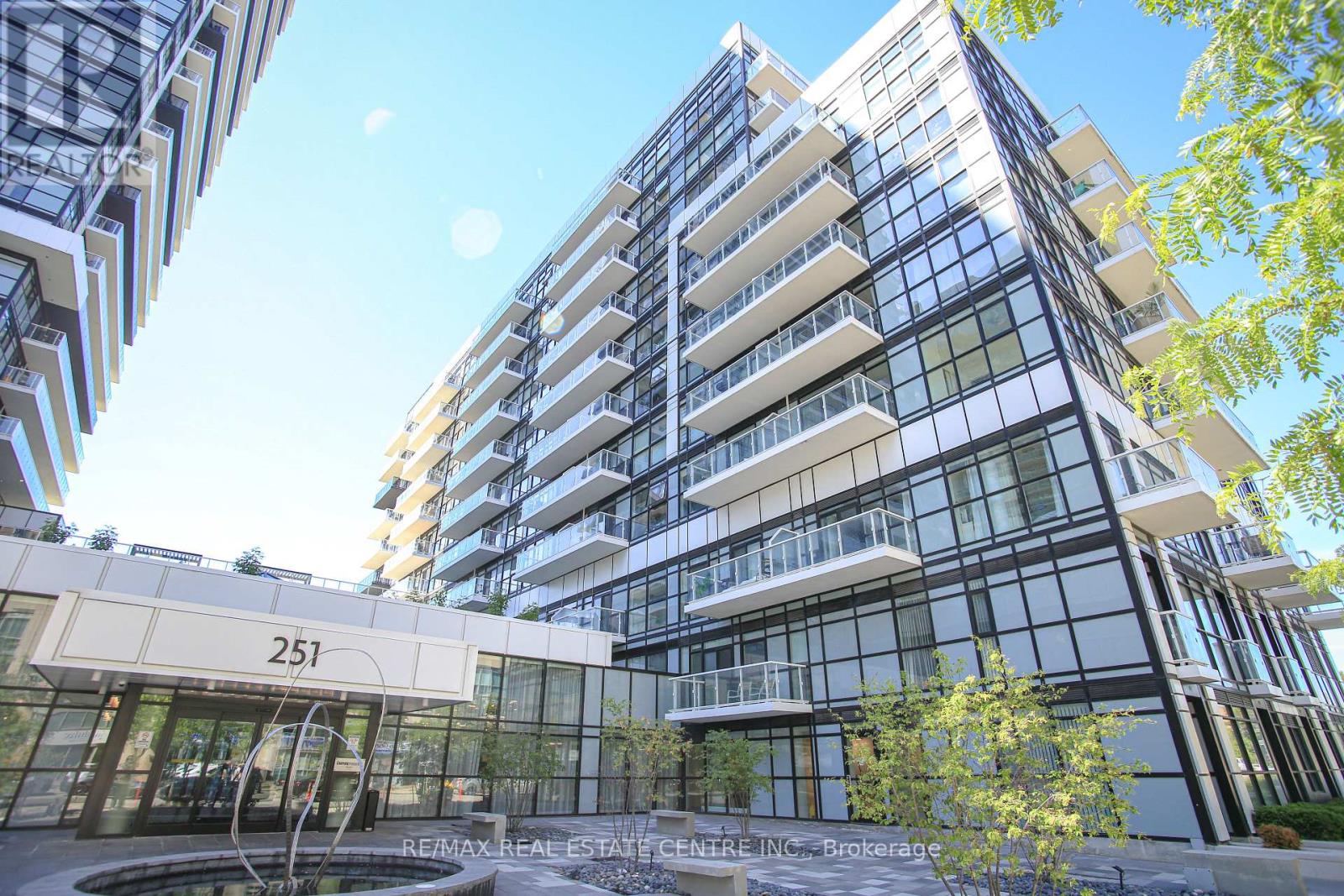 519 - 251 MANITOBA STREET, Toronto, Ontario