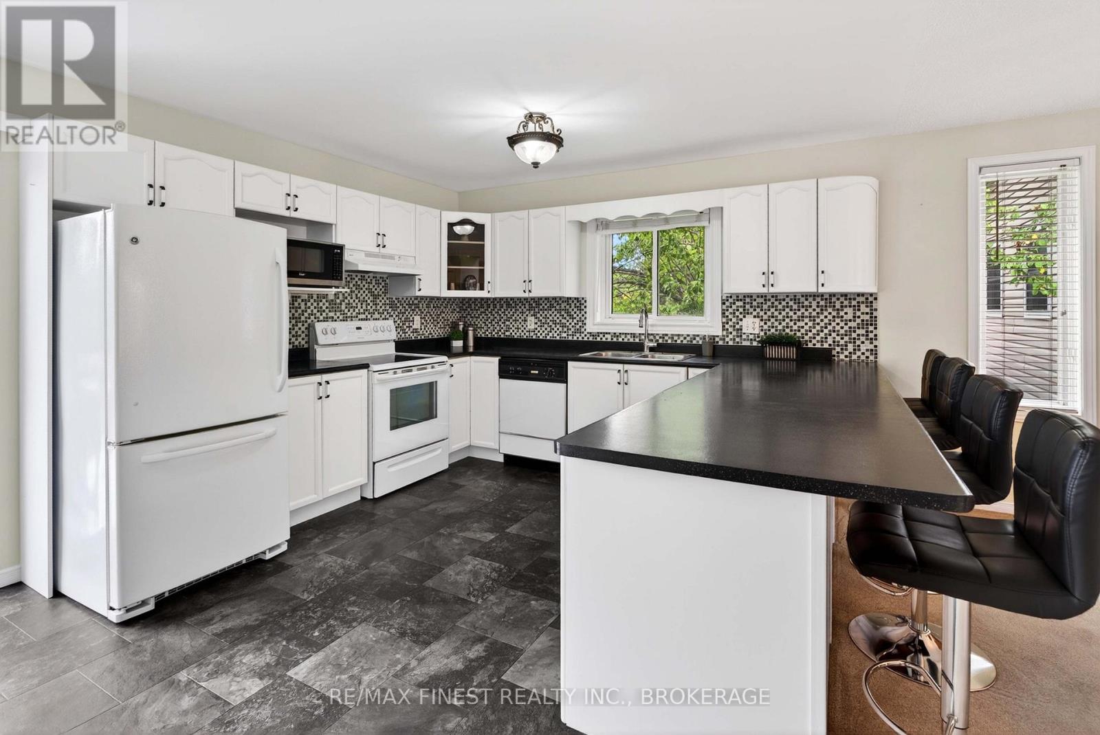 52 Johnson Street, Prince Edward County, Ontario  K0K 2T0 - Photo 4 - X13421126