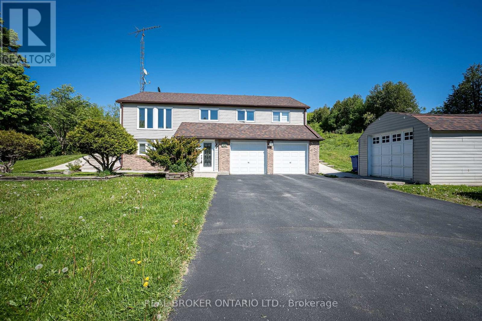 16 Old Carriage Road, East Garafraxa, Ontario  L9W 5A3 - Photo 2 - X13111132