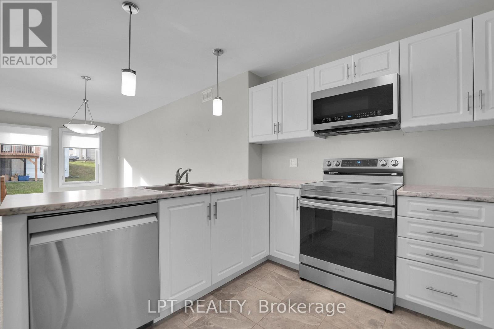 54 Griffith Way, Carleton Place, Ontario  K7C 4G4 - Photo 5 - X13421058