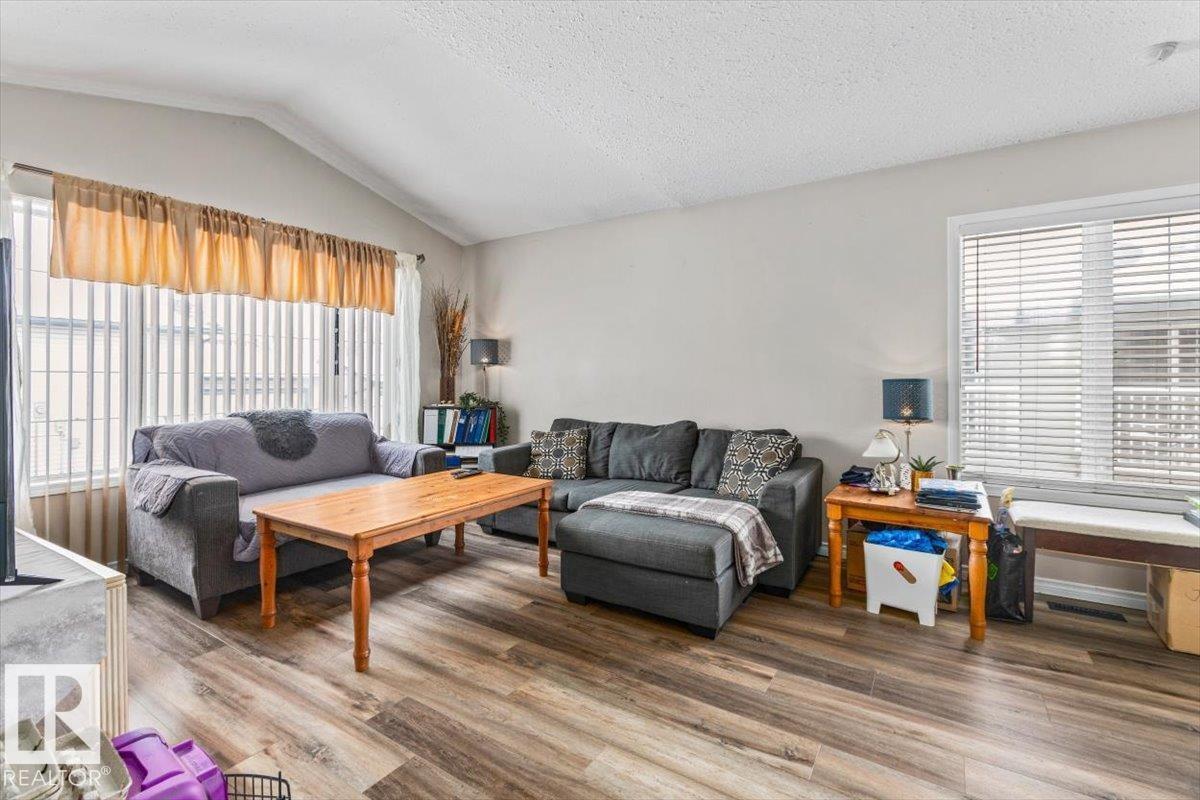#d 10102 103 St, Morinville, Alberta  T8R 1T4 - Photo 5 - E4482841