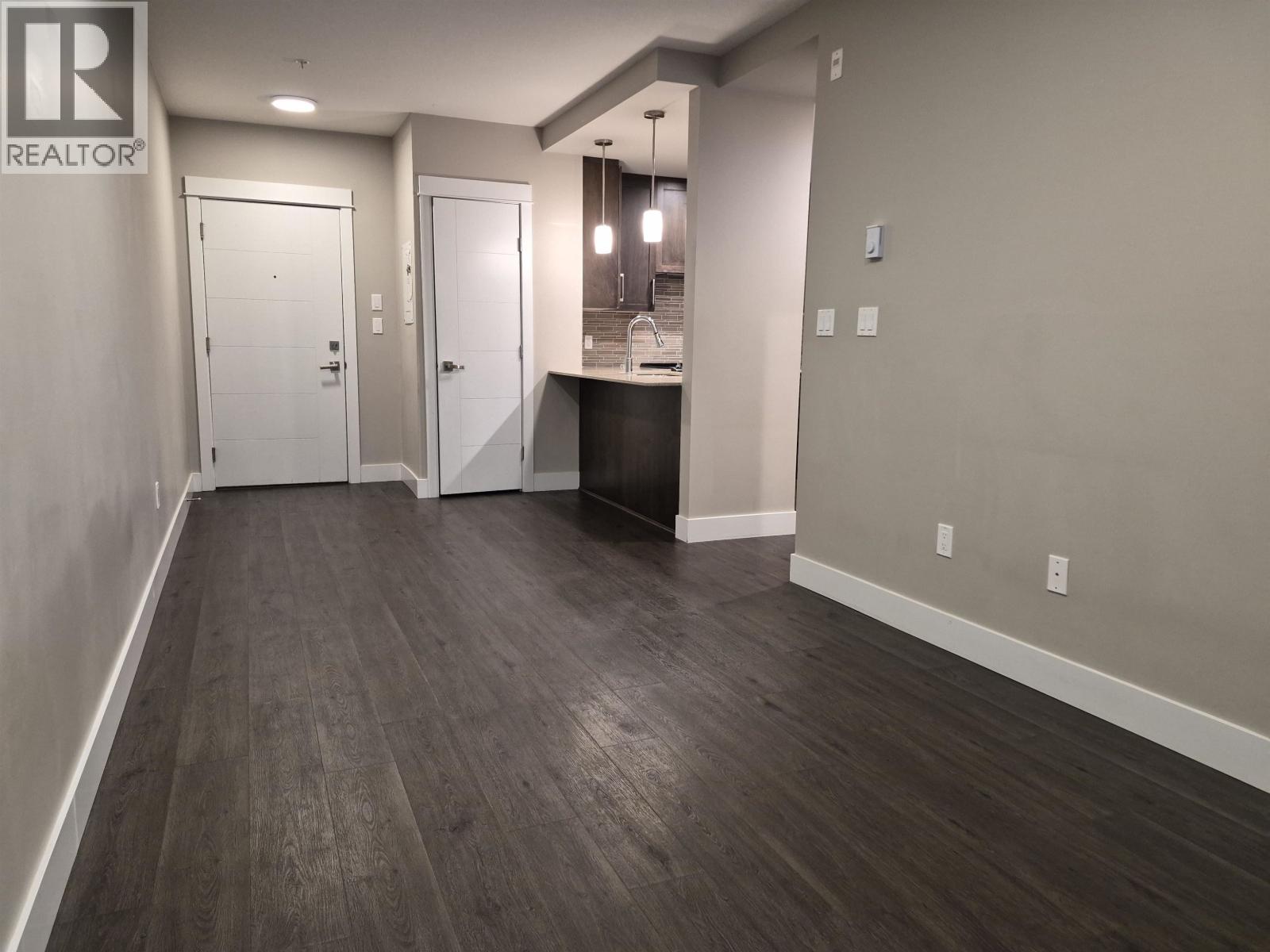 107 2495 Wilson Avenue, Port Coquitlam, British Columbia  V3C 0E4 - Photo 2 - R3133907