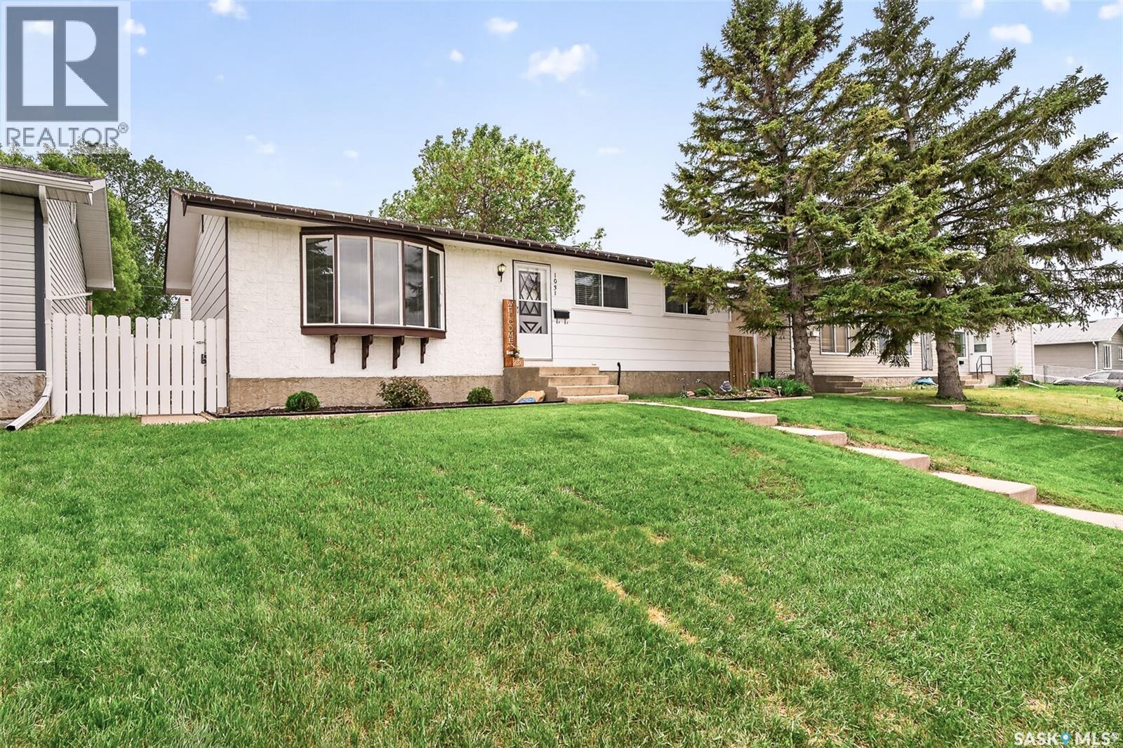 1031 Ross Street E, Moose Jaw, Saskatchewan  S6H 7H4 - Photo 2 - SK038085