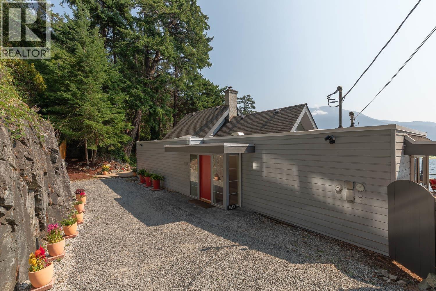 1483 Webb Road, Bowen Island, British Columbia  V0N 1G0 - Photo 2 - R3133912
