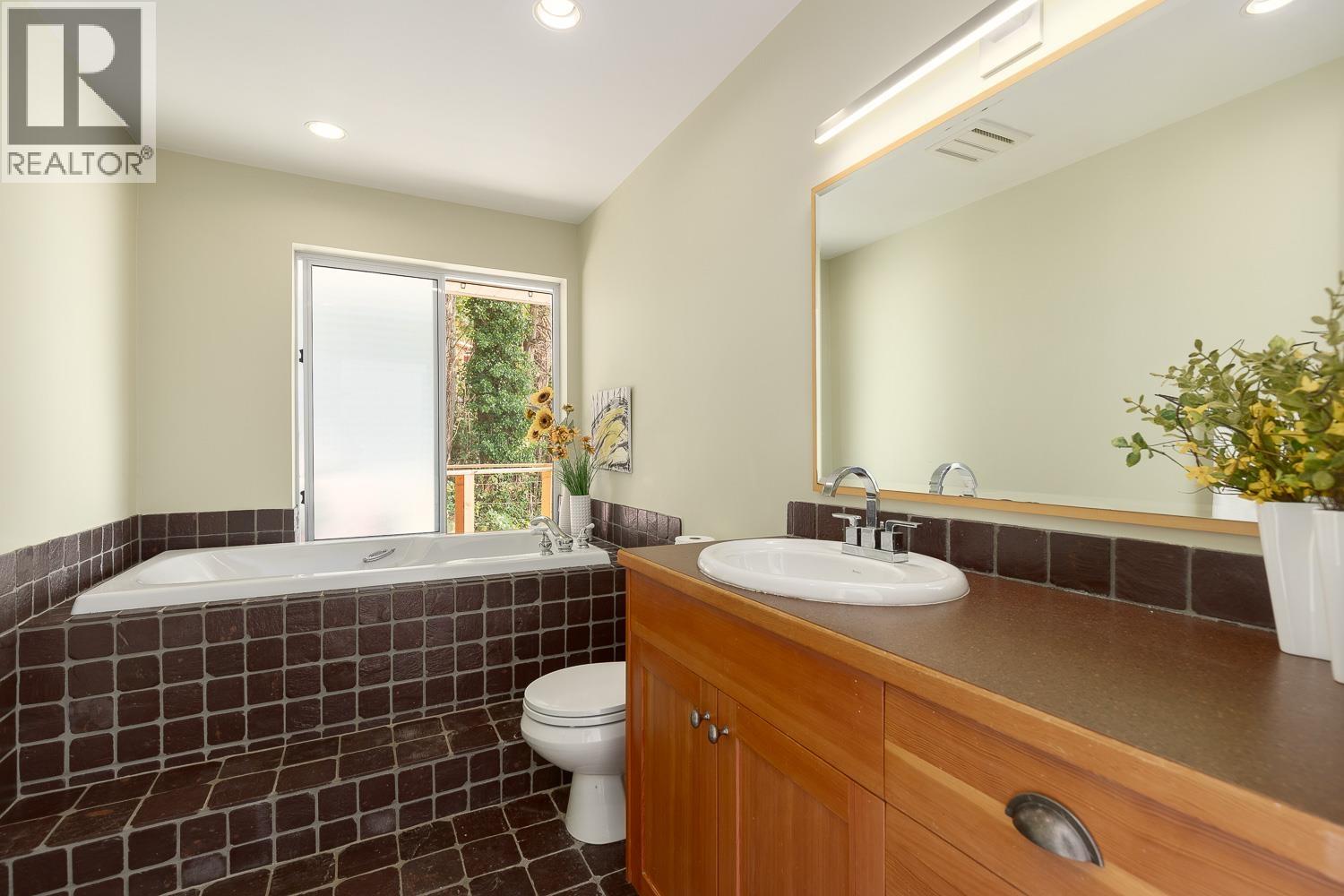 1483 Webb Road, Bowen Island, British Columbia  V0N 1G0 - Photo 22 - R3133912