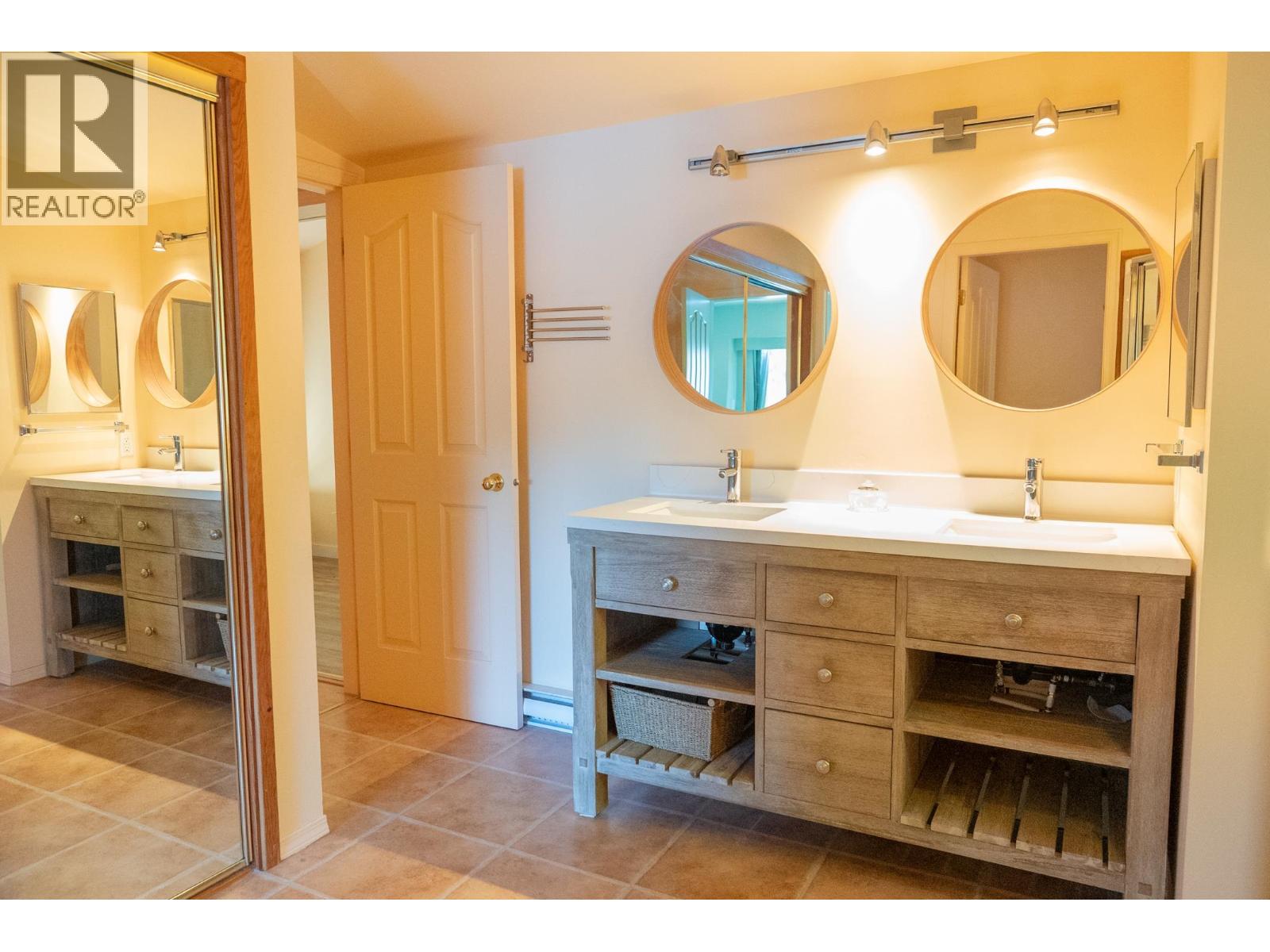 7911 Bedwell Drive, Pender Island, British Columbia  V0N 2M2 - Photo 23 - R3133944