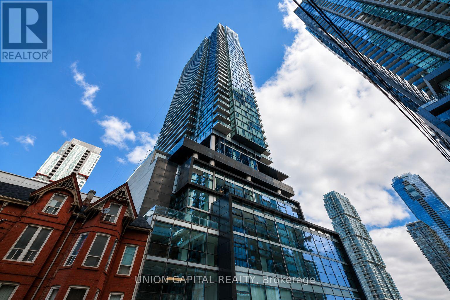 2406 - 290 ADELAIDE STREET W