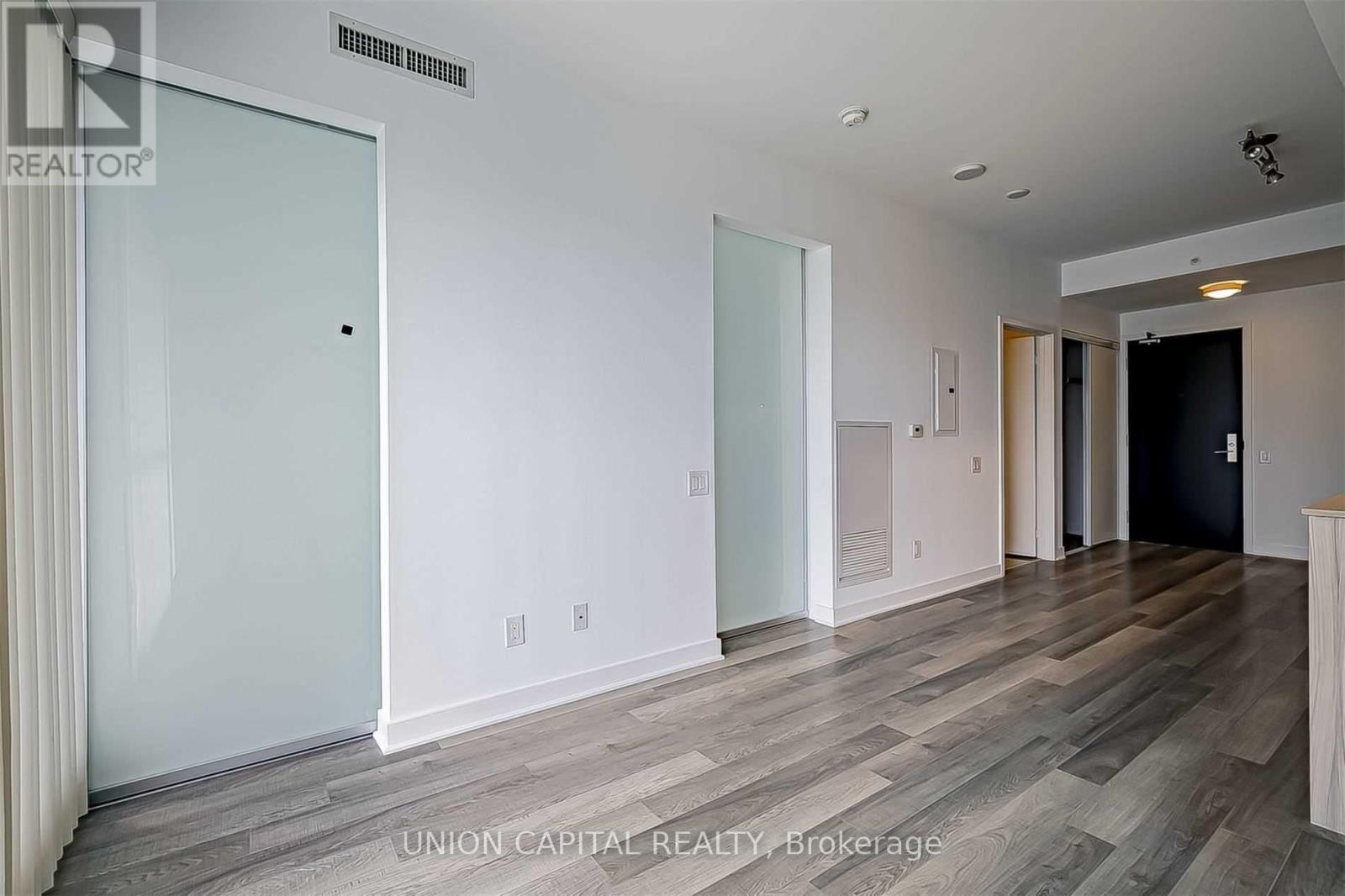 2406 - 290 Adelaide Street W, Toronto, Ontario  M5V 1P6 - Photo 10 - C13421128