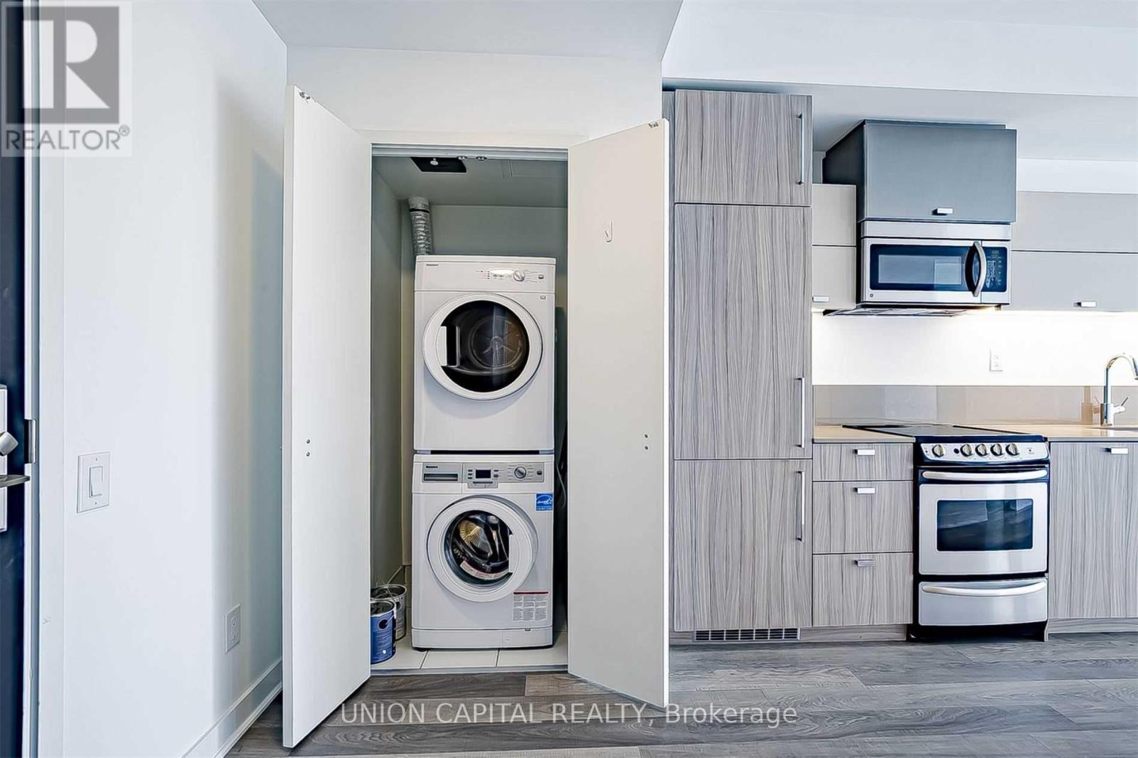 2406 - 290 Adelaide Street W, Toronto, Ontario  M5V 1P6 - Photo 11 - C13421128