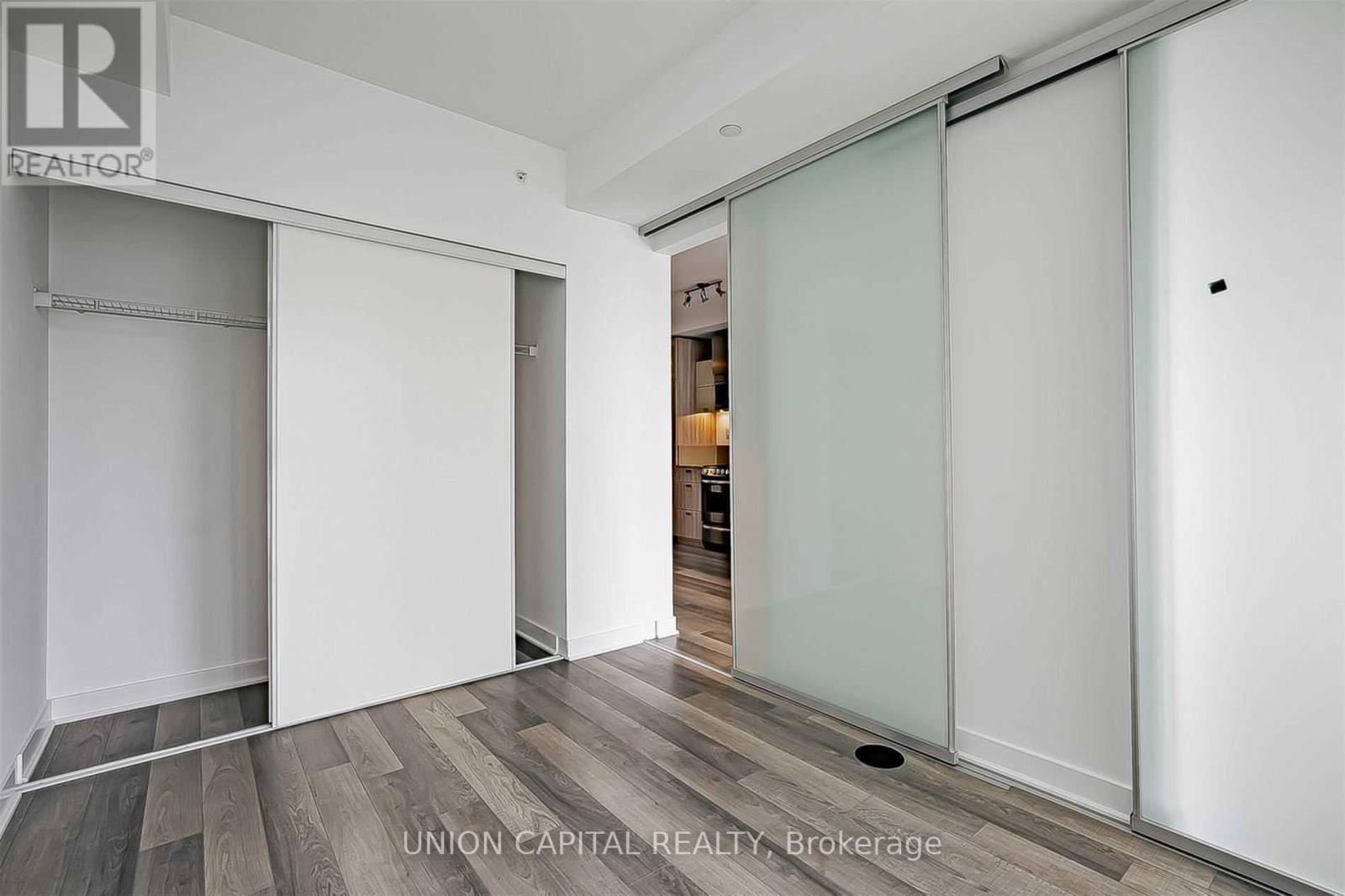 2406 - 290 Adelaide Street W, Toronto, Ontario  M5V 1P6 - Photo 6 - C13421128