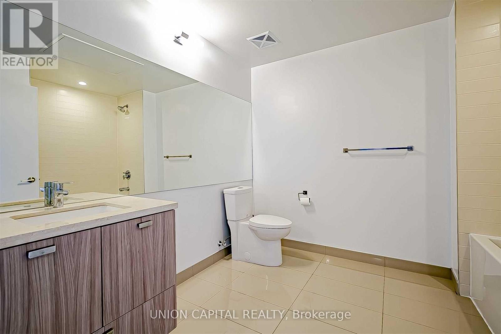 2406 - 290 Adelaide Street W, Toronto, Ontario  M5V 1P6 - Photo 8 - C13421128