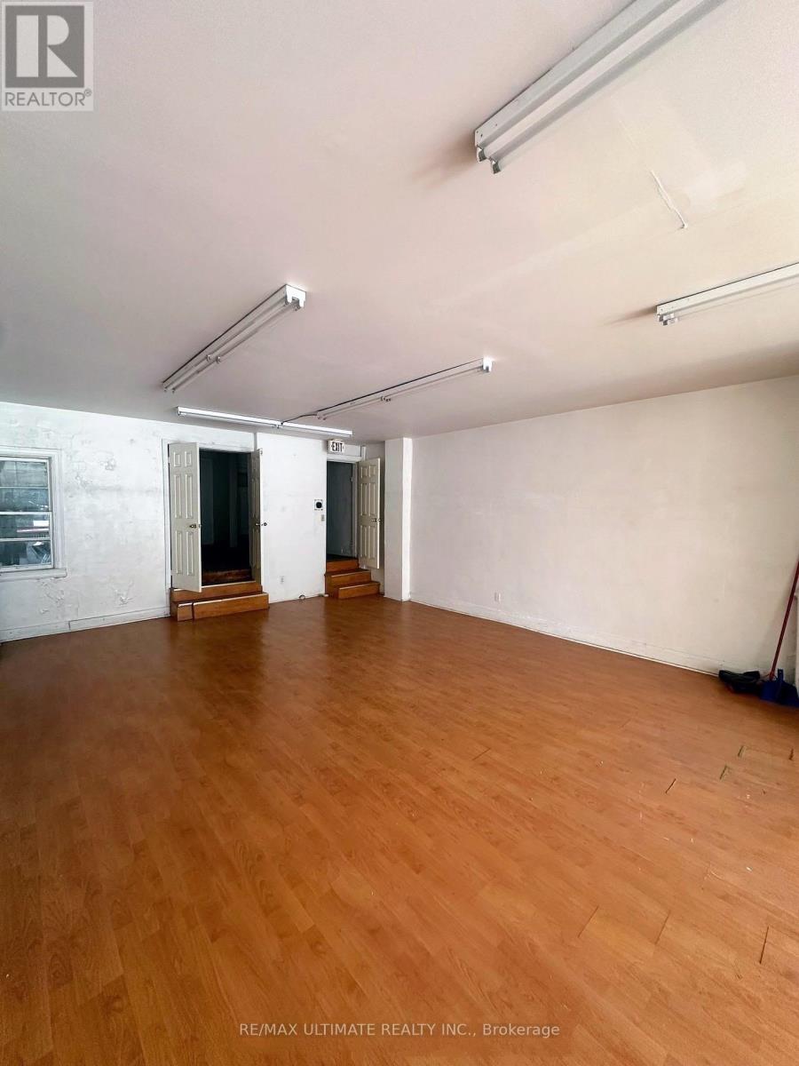 566 St Clair Avenue W, Toronto, Ontario  M6C 1A5 - Photo 5 - C13421130