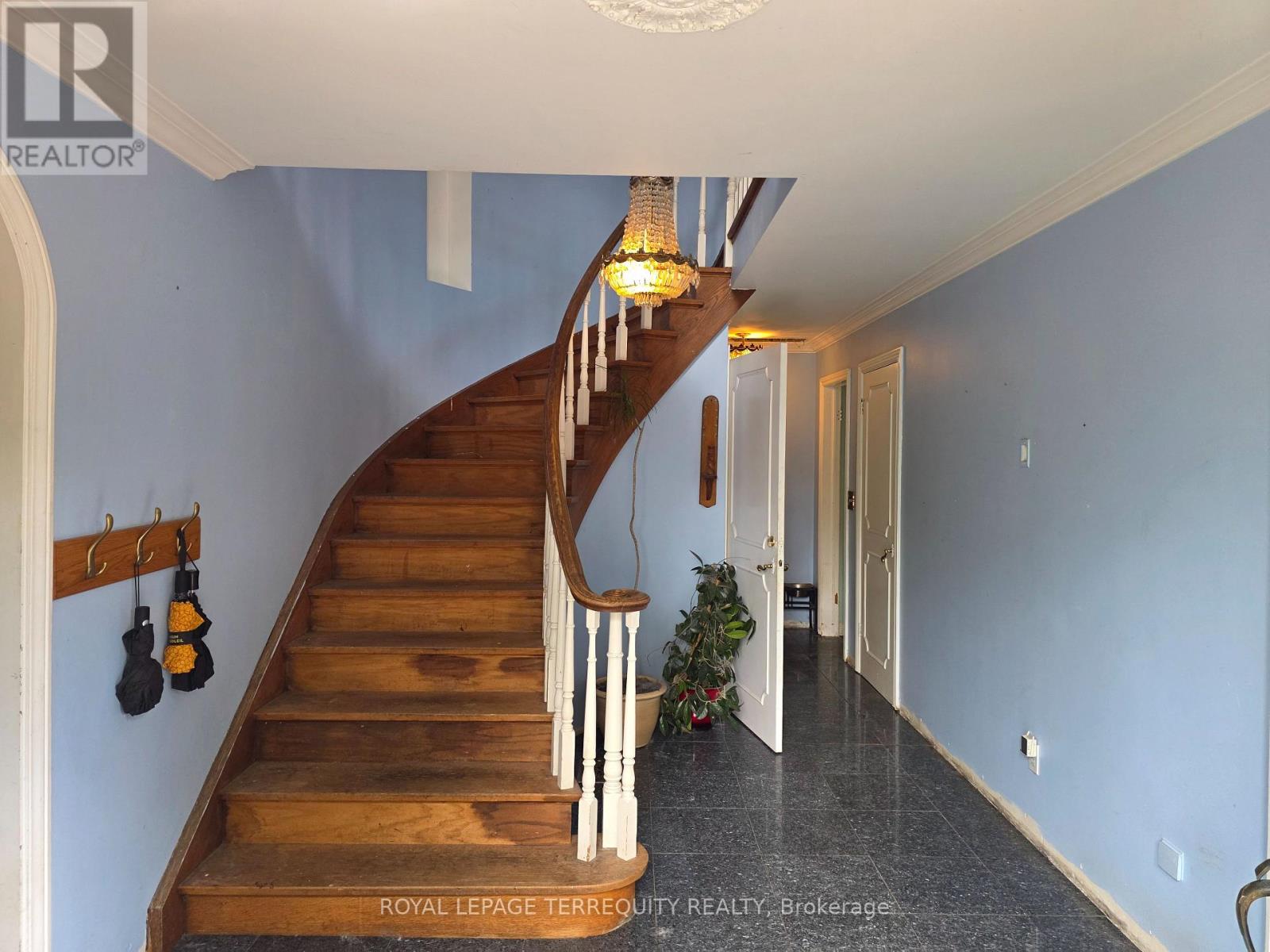 519 Henry Street, Whitby, Ontario  L1N 5C9 - Photo 2 - E13421084