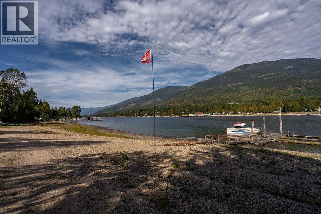 8275 East Procter Road, Procter, British Columbia  V0G 1C0 - Photo 10 - 10365994