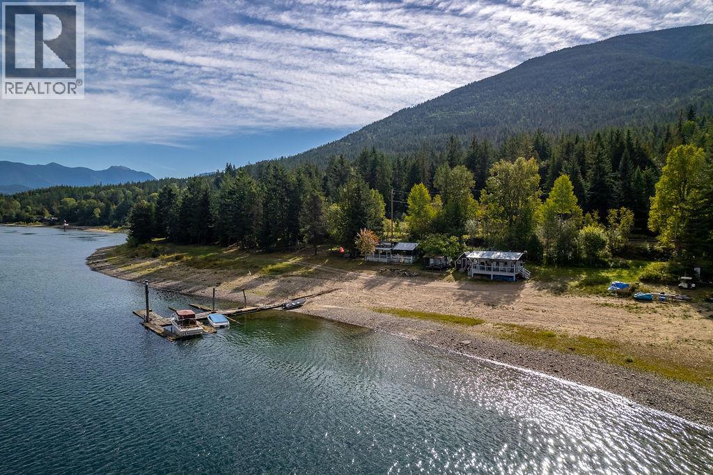 8275 East Procter Road, Procter, British Columbia  V0G 1C0 - Photo 19 - 10365994