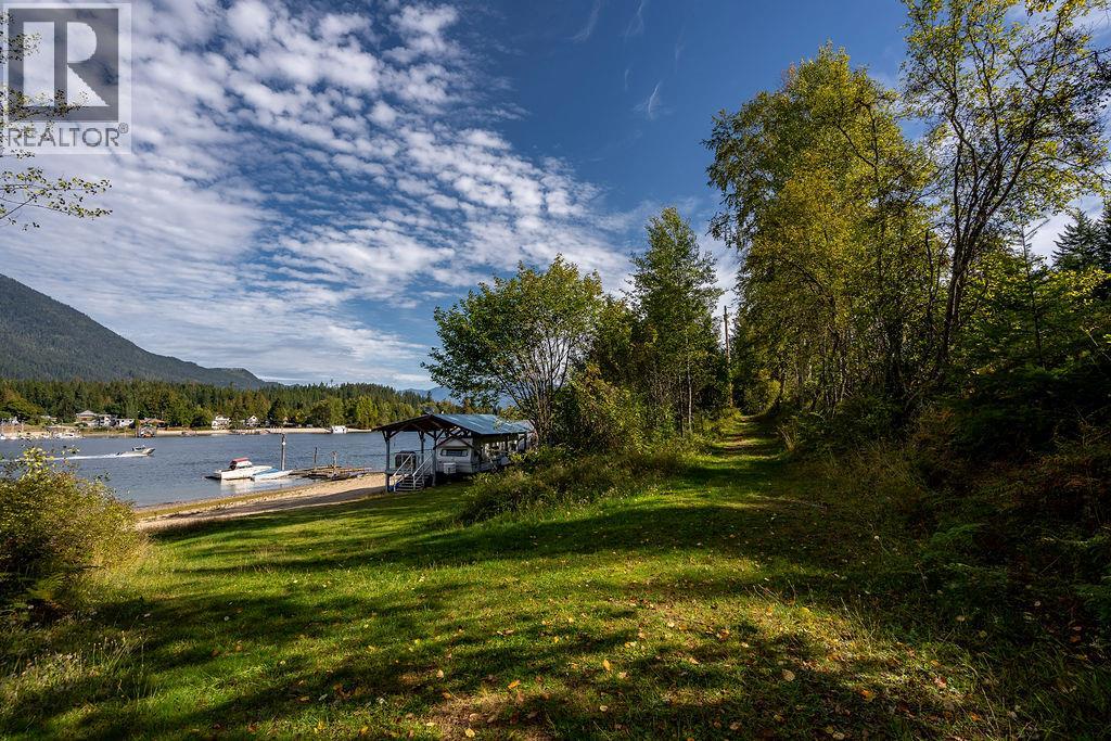8275 East Procter Road, Procter, British Columbia  V0G 1C0 - Photo 13 - 10365994